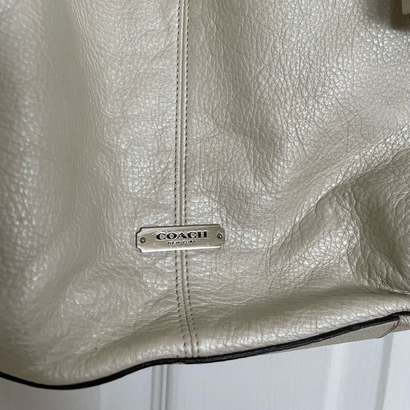 Coach Pearl Avery Hobo - Picture 2 of 9